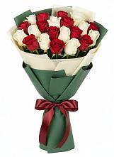 Букет Микс из красных и белых роз в Воротынске
