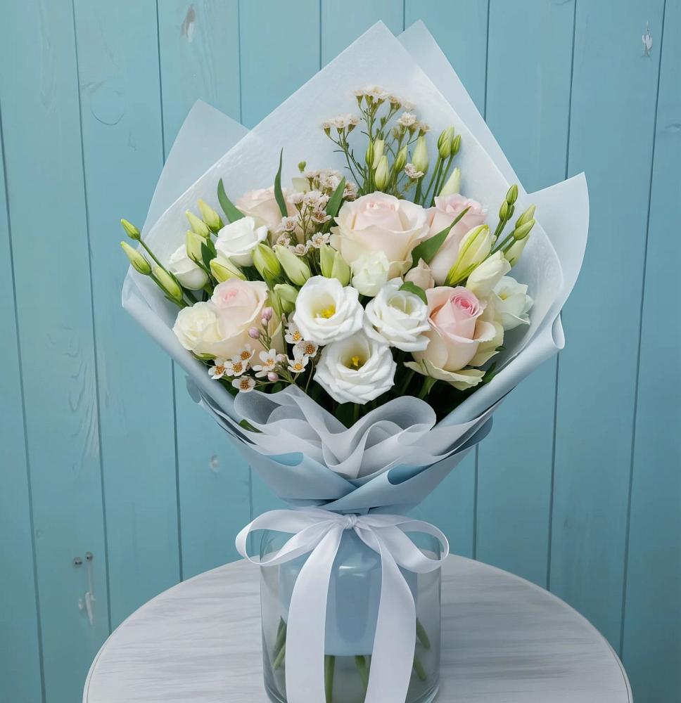 Букет цветов из: Розы и Лизиантусы в Воротынске