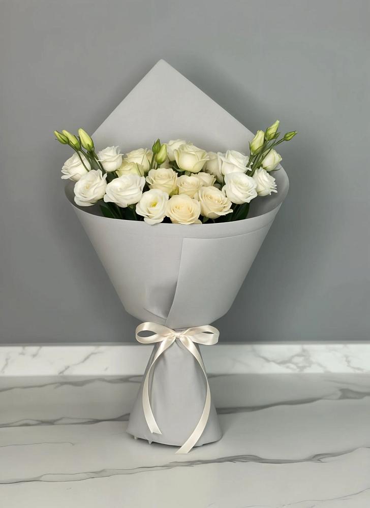 Букет цветов из: Розы и Лизиантусы в Воротынске