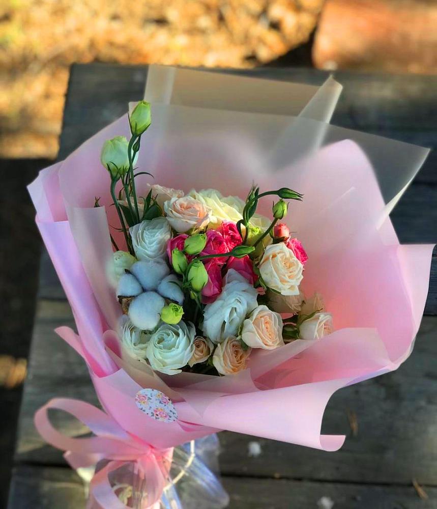 Букет цветов из: Розы и Лизиантусы в Воротынске