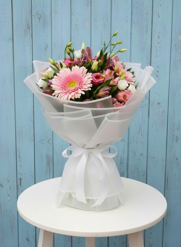 Букет цветов из: Герберы, Альстромерии и Лизиантусы в Воротынске