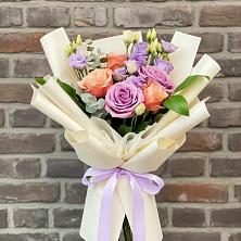 Букет цветов из:  Лизиантусы и Розы в Воротынске