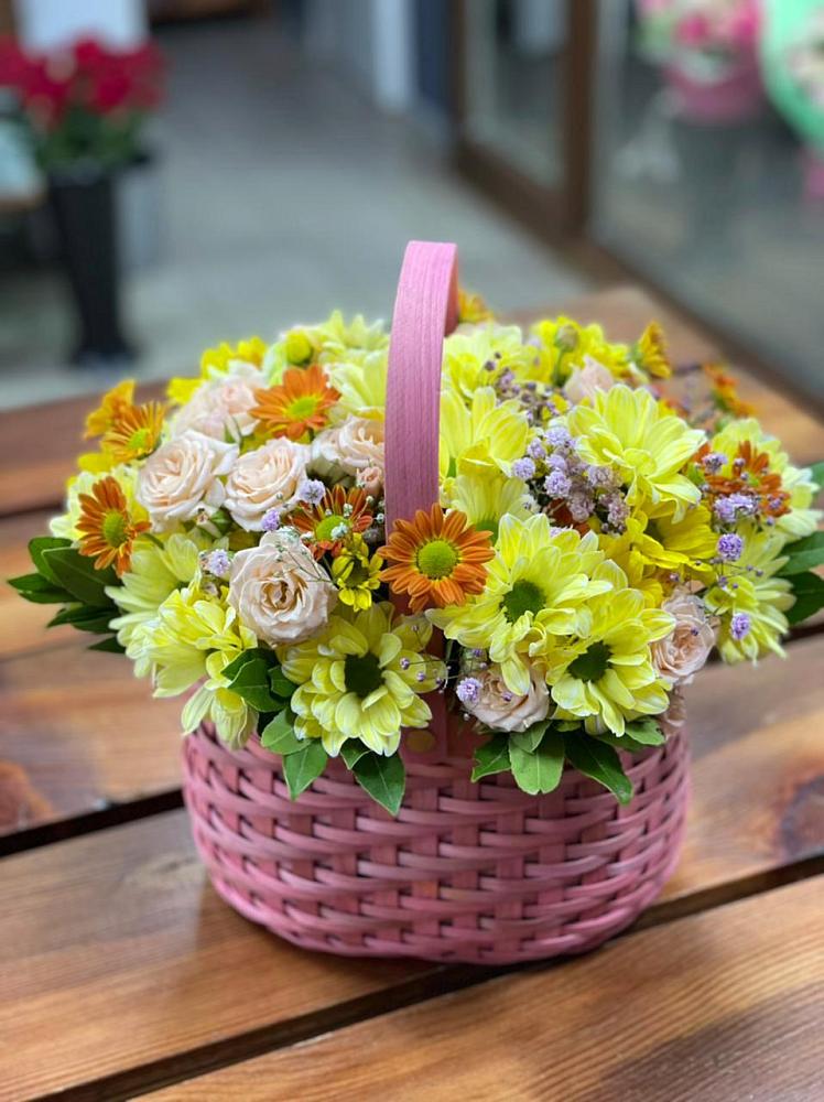 Цветочная композиция из Хризантемы и Розы в корзине в Воротынске