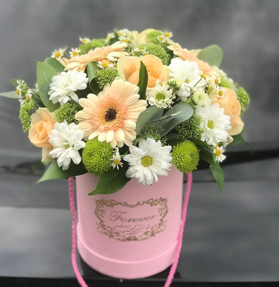 Цветочная композиция из Розы, Герберы и Хризантемы в шляпной коробке в Воротынске