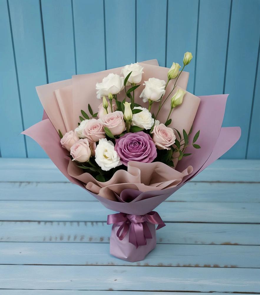 Букет цветов из: Розы и Лизиантусы в Воротынске